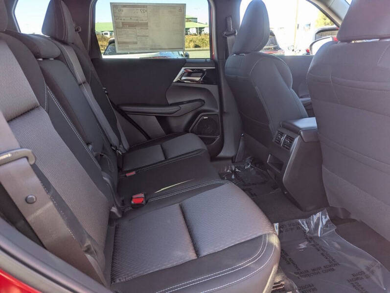 2026 Mitsubishi Outlander ES