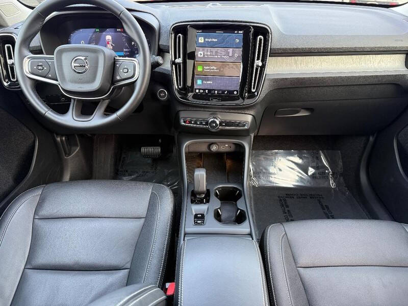 2025 Volvo XC40 B5 Core Bright Theme