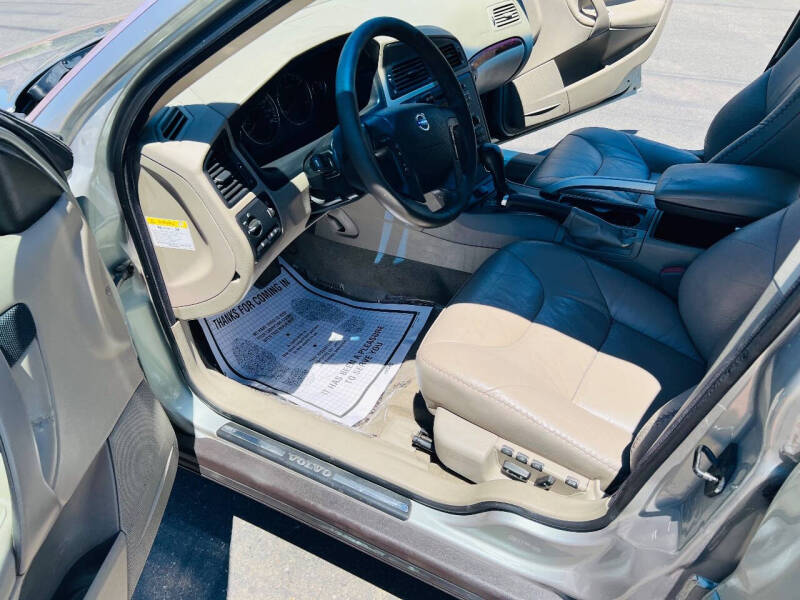 2004 Volvo XC70