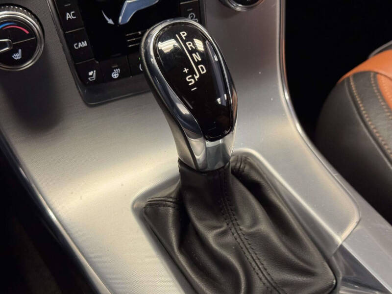 2018 Volvo V60 Cross Country T5 Premier