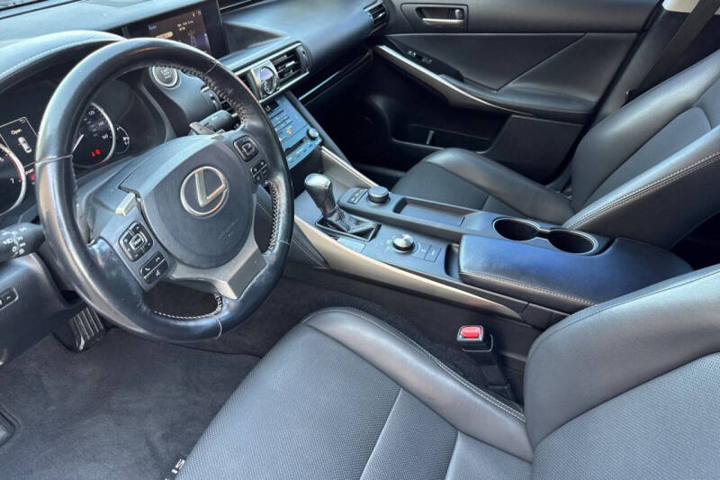 2017 Lexus IS 200t