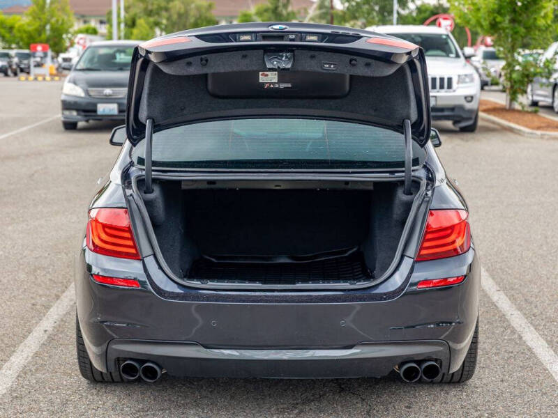 2011 BMW 5 Series 550i