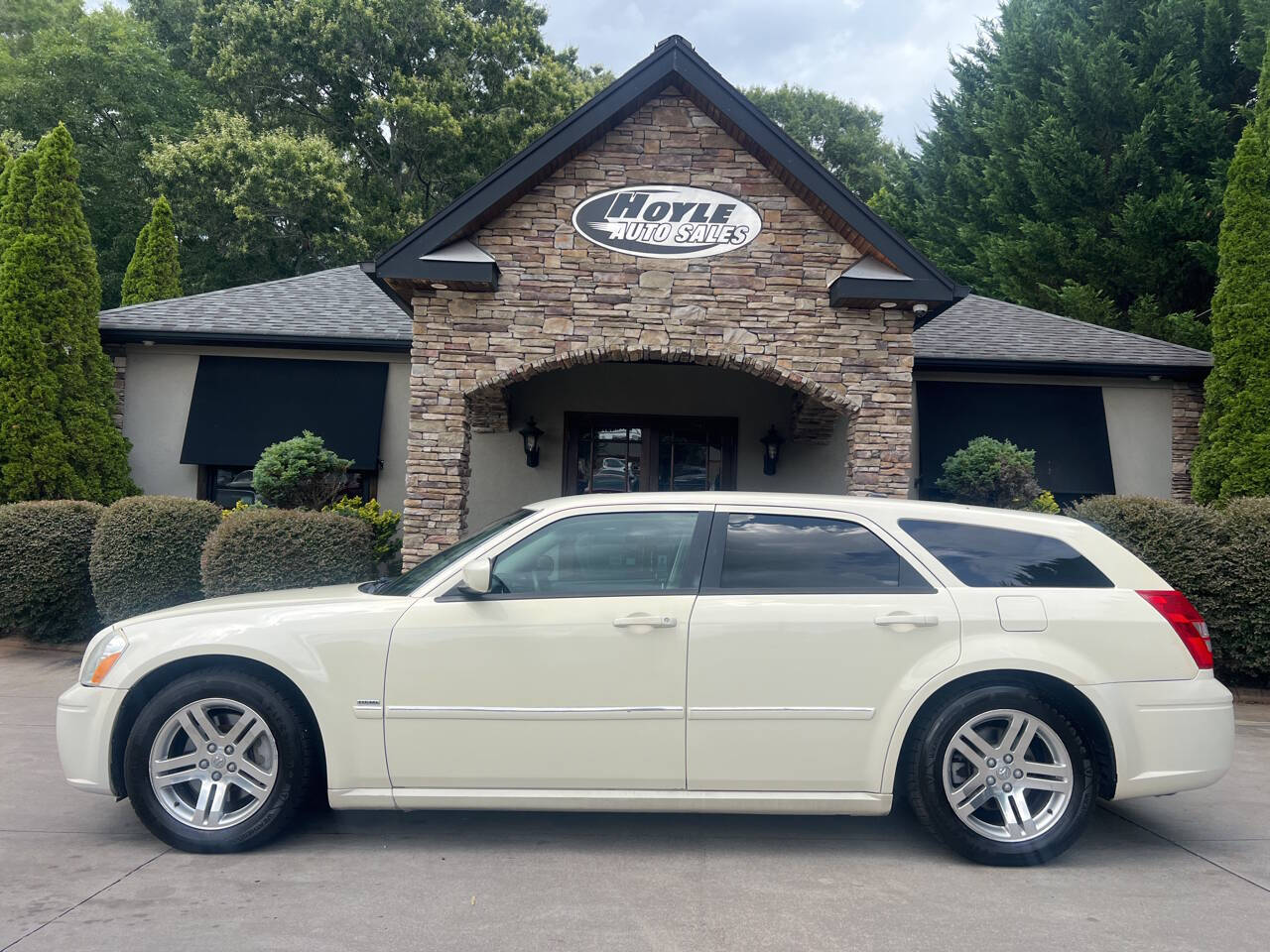 2005 Dodge Magnum | Classic Cars for Sale - Streetside Classics, image size:1280x960