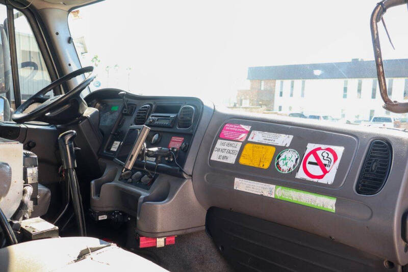 2016 Freightliner 114 SD