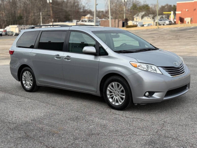 2017 Toyota Sienna XLE 8-Passenger