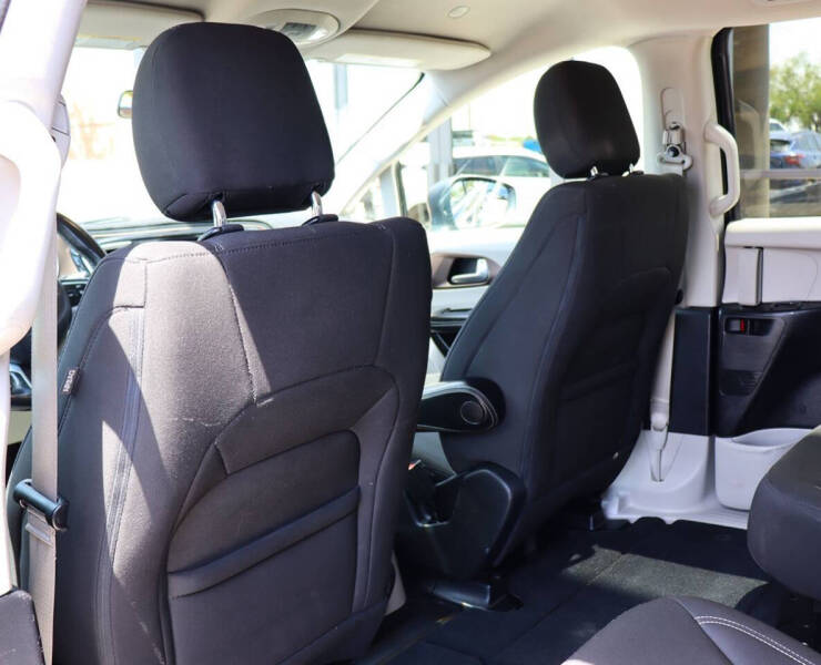 2021 Chrysler Voyager LX