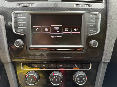 2017 Volkswagen Golf GTI S