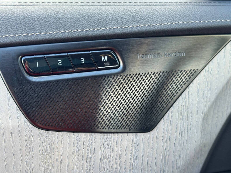 2024 Volvo XC90 Recharge T8 Ultimate Bright Theme 7P