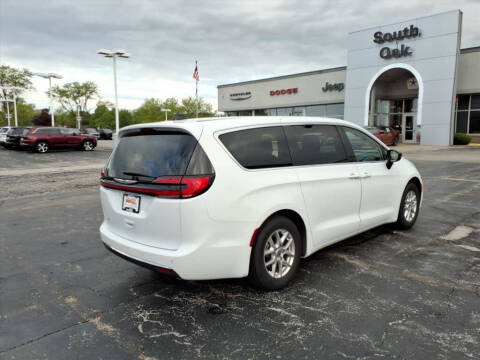 2024 Chrysler Pacifica Touring L