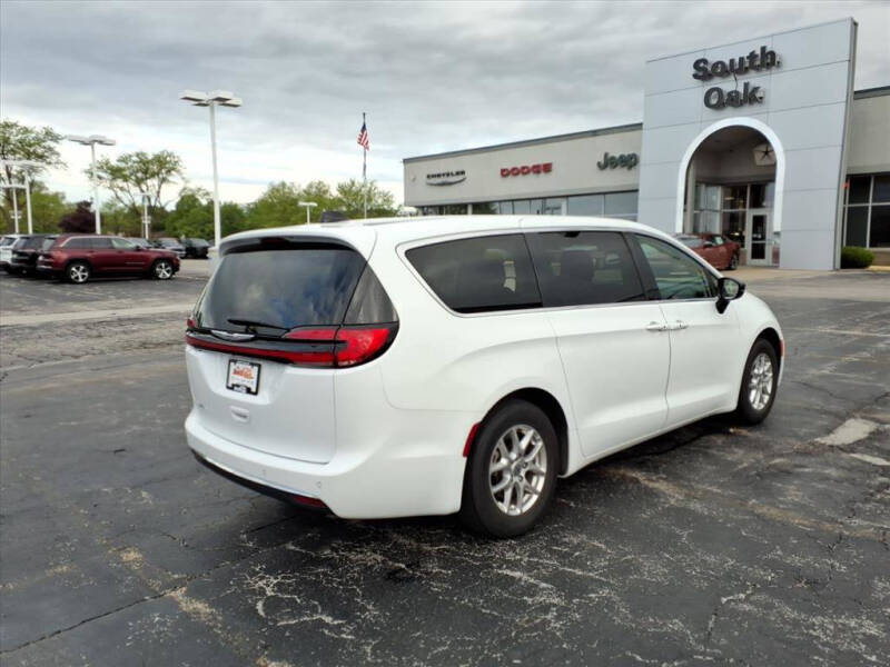 2024 Chrysler Pacifica Touring L