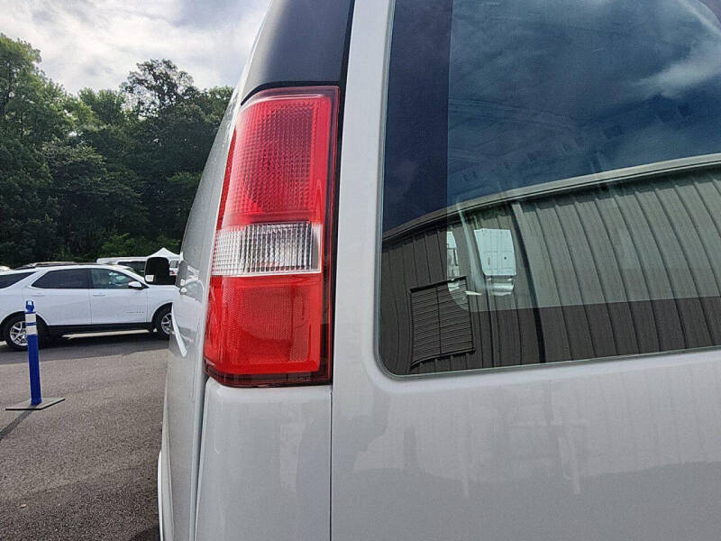 2025 GMC Savana 2500