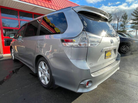 2011 Toyota Sienna SE 8-Passenger