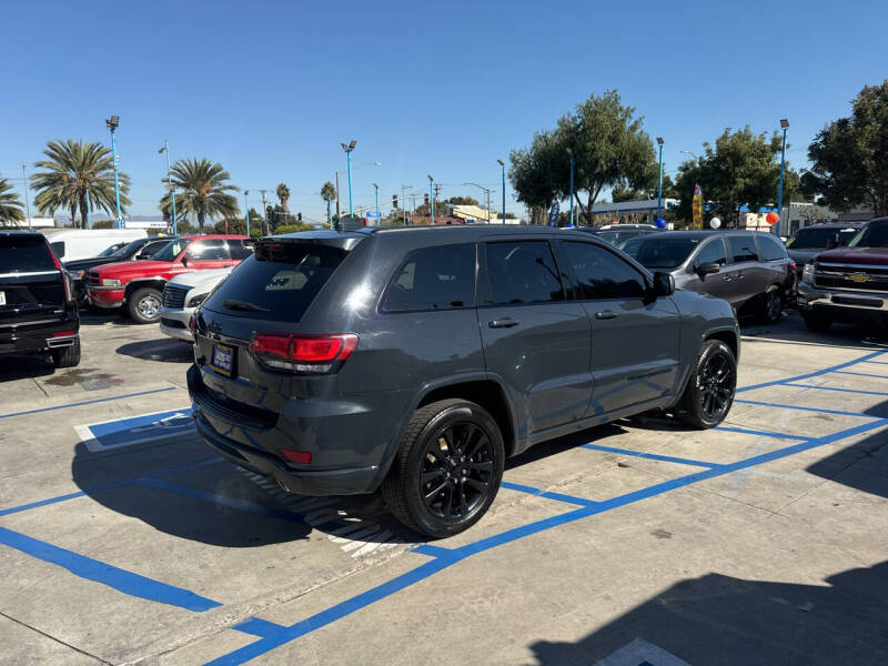 2018 Jeep Grand Cherokee Altitude photo 2