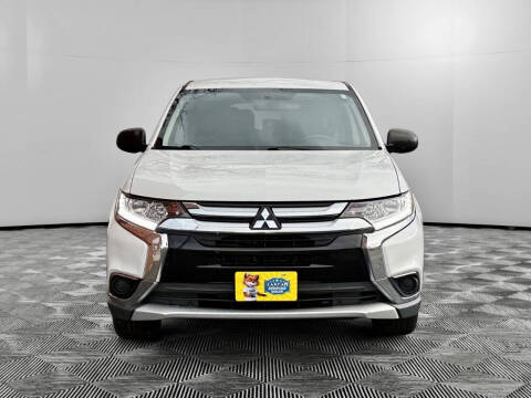 2017 Mitsubishi Outlander ES