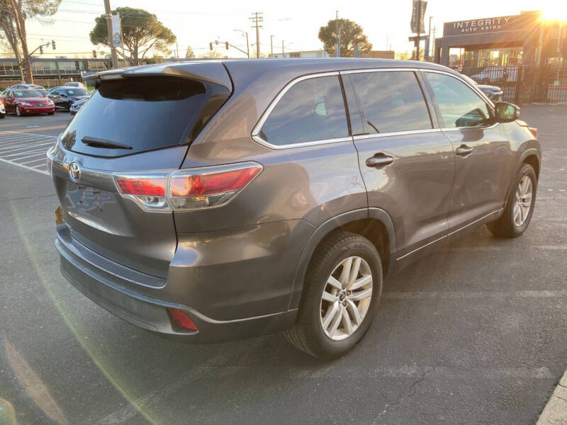 2016 Toyota Highlander LE