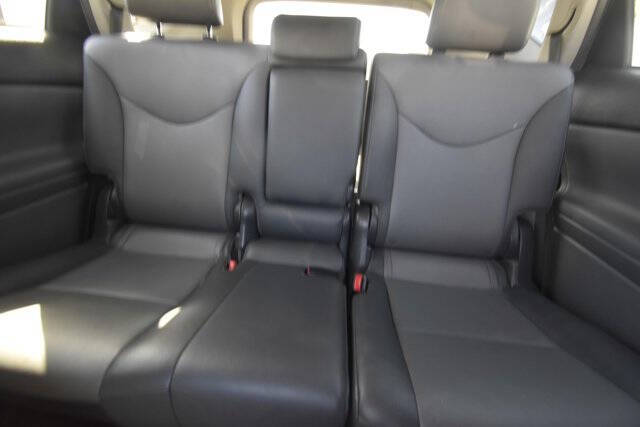 2014 Toyota Prius v Five