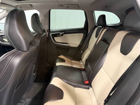 2017 Volvo XC60 T5 Dynamic