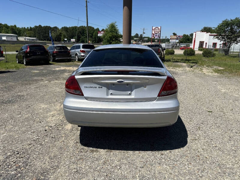 2004 Ford Taurus SE