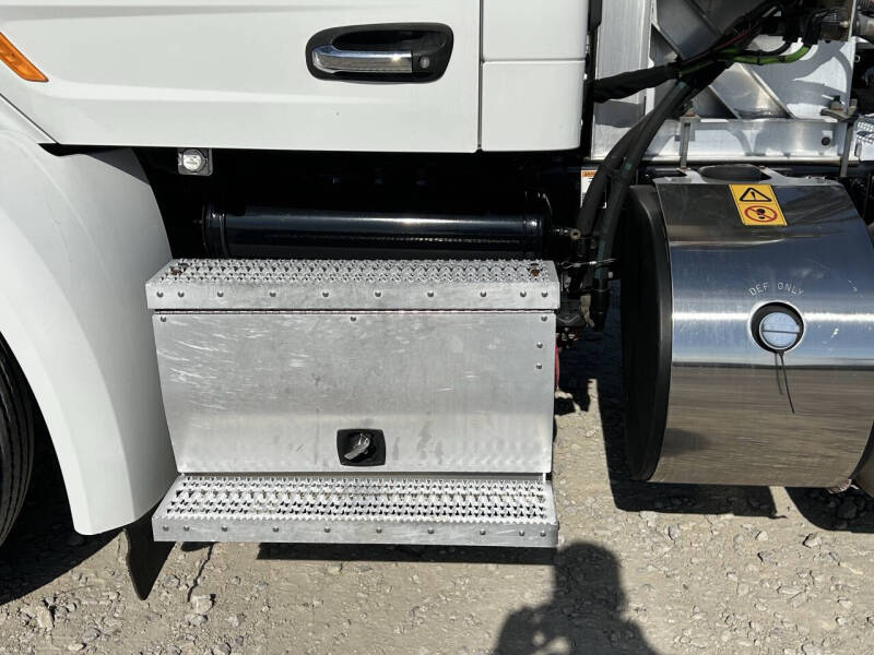 2019 Peterbilt 567 Road Tractor