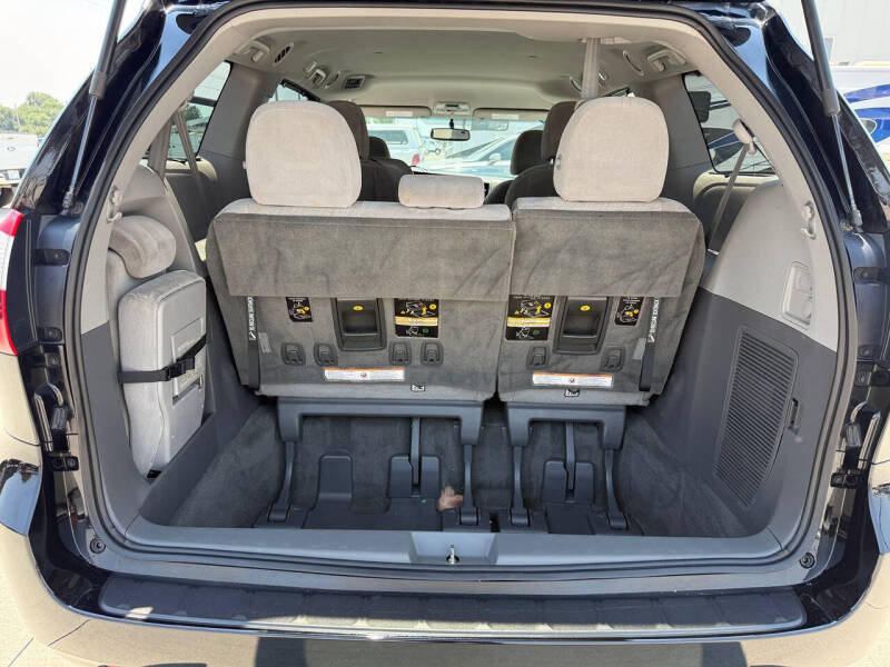 2017 Toyota Sienna LE 8-Passenger