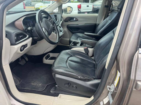 2017 Chrysler Pacifica Touring-L