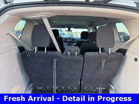 2022 Chrysler Voyager LX