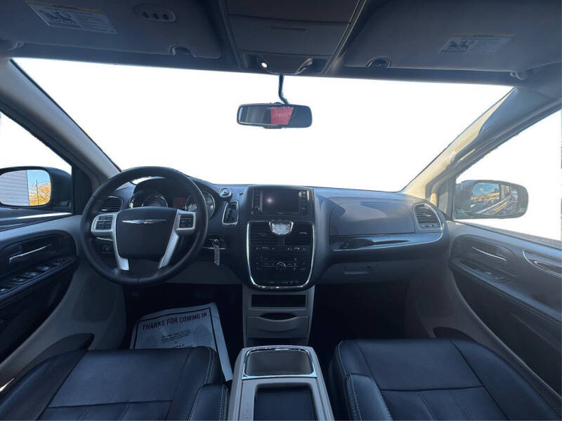 2016 Chrysler Town and Country Touring