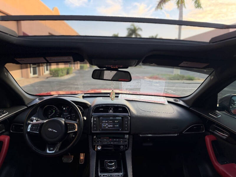 2018 Jaguar F-PACE 25t R-Sport