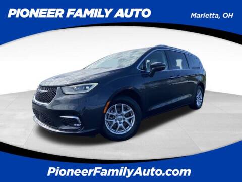 2021 Chrysler Pacifica for sale at Pioneer Family Preowned Autos of WILLIAMSTOWN in Williamstown WV