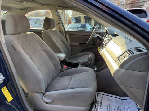 2005 Toyota Camry LE V6