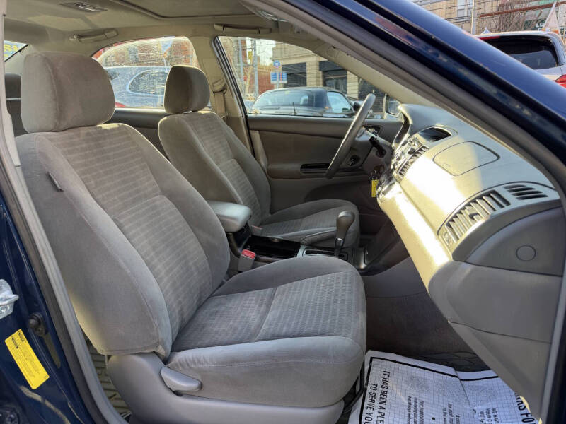 2005 Toyota Camry LE V6