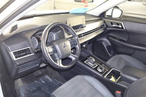 2023 Mitsubishi Outlander SE