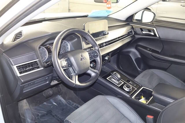 2023 Mitsubishi Outlander SE