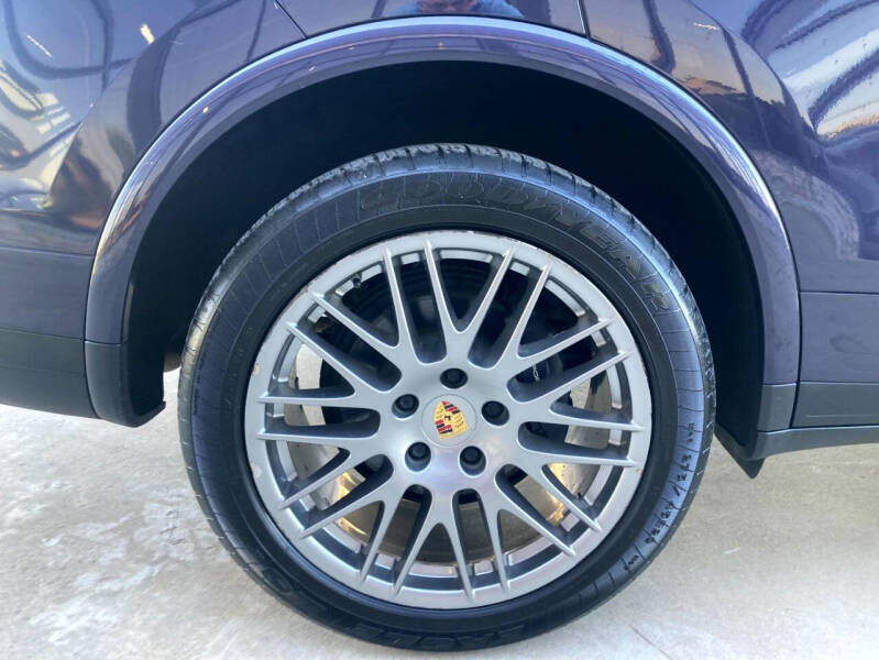 2017 Porsche Cayenne Platinum Edition