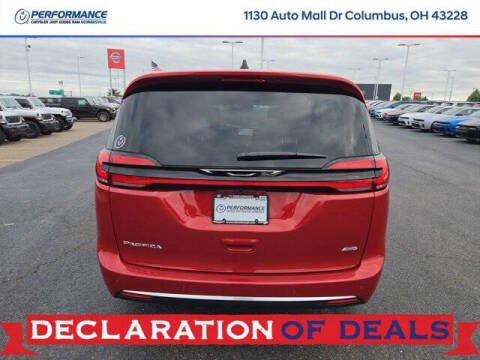 2027 Chrysler Pacifica Select