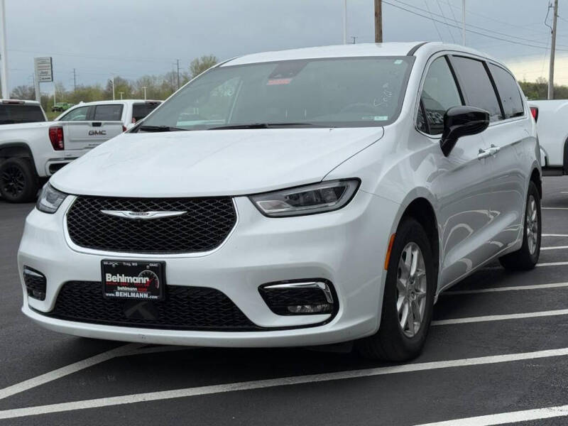 2025 Chrysler Pacifica Select