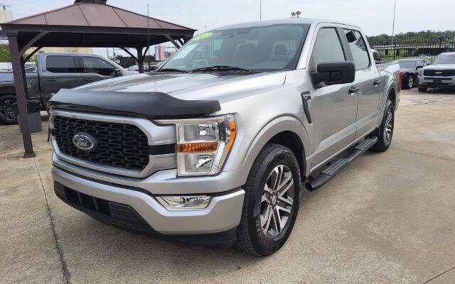 2022 Ford F-150 XL's photo