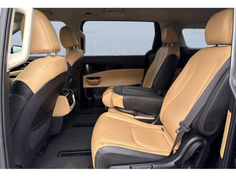 2024 Kia Carnival EX