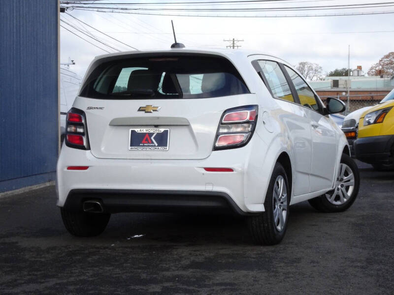 2017 Chevrolet Sonic null photo 8