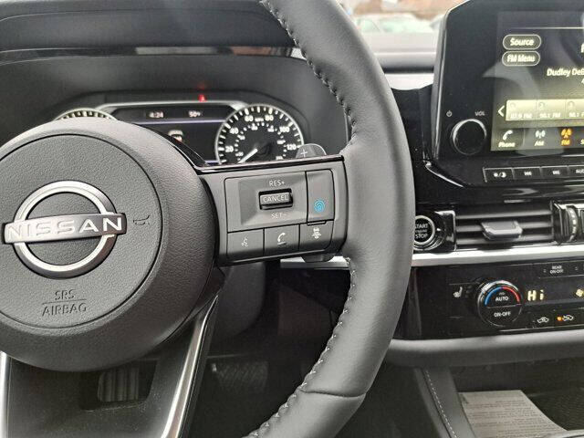 2024 Nissan Pathfinder SL