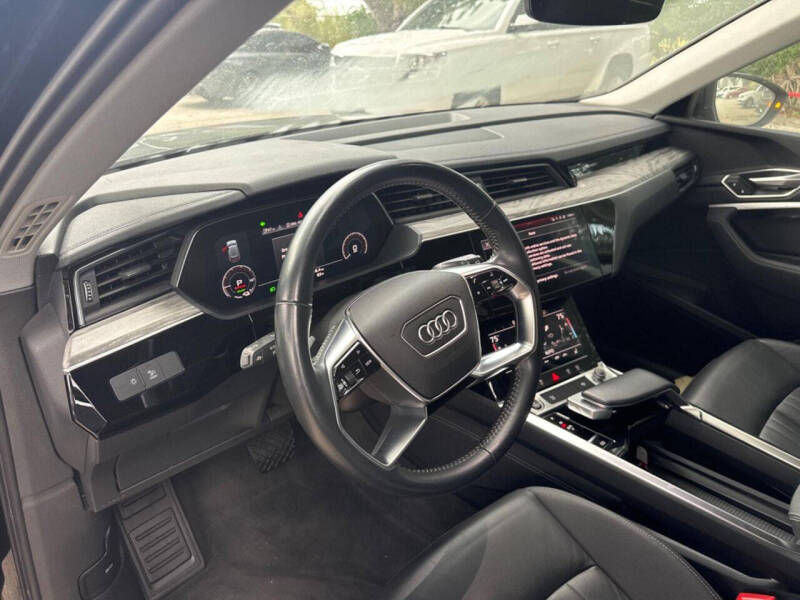 2021 Audi e-tron quattro Premium