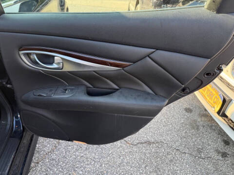 2015 Infiniti Q70 3.7