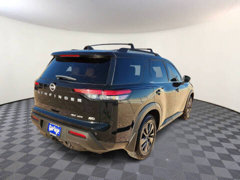 2022 Nissan Pathfinder SV