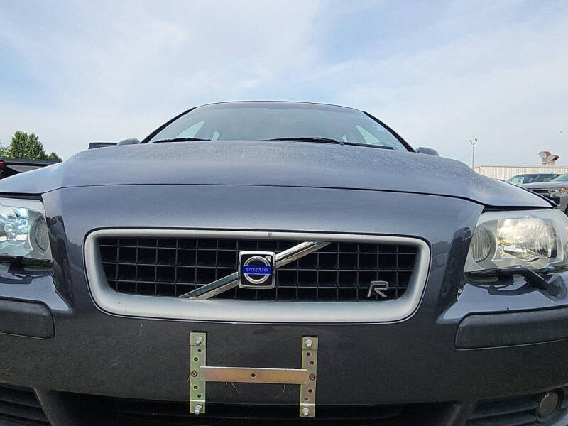 2004 Volvo V70 R