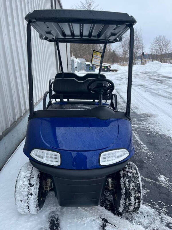 2023 E-Z-GO RXV