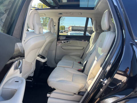 2016 Volvo XC90 T6 Momentum