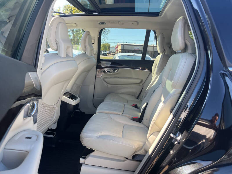 2016 Volvo XC90 T6 Momentum