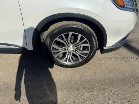 2017 Mitsubishi Outlander ES