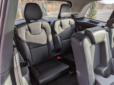 2016 Volvo XC90 T6 Momentum