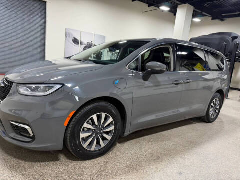 2023 Chrysler Pacifica Plug-In Hybrid Touring L